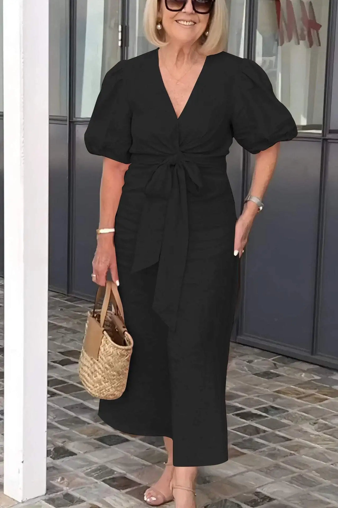 LYNORA | ROBE MIDI ÉLÉGANTE AVEC DÉCOLLETÉ EN V