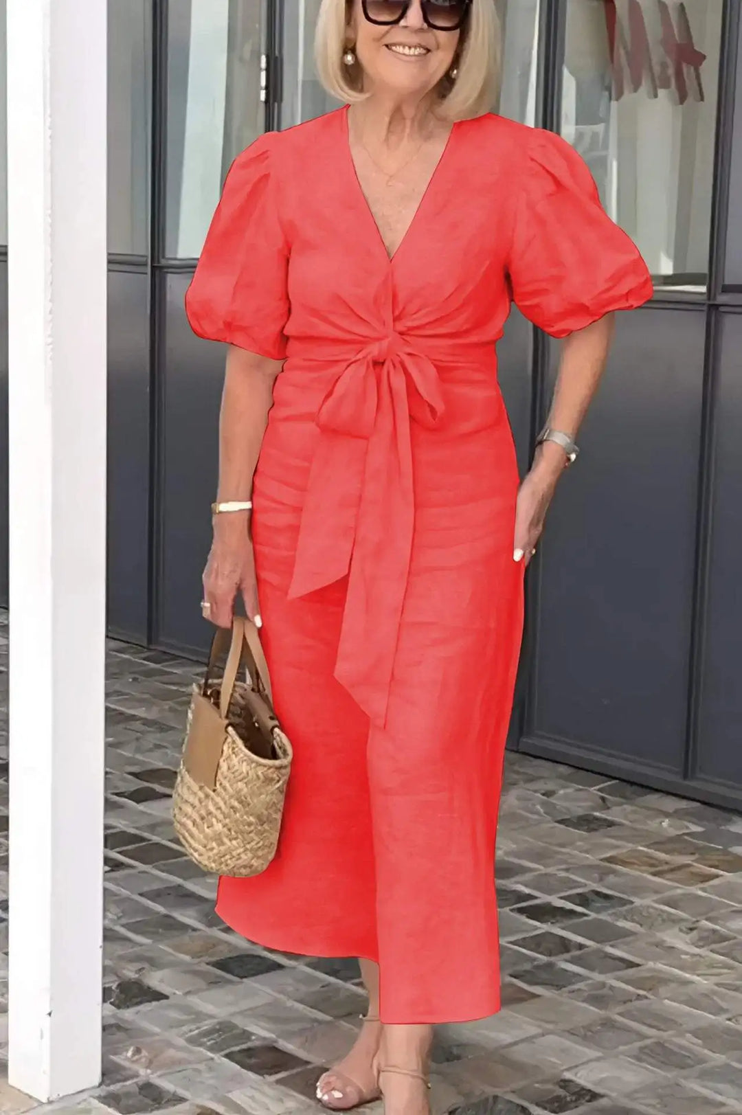 LYNORA | ROBE MIDI ÉLÉGANTE AVEC DÉCOLLETÉ EN V